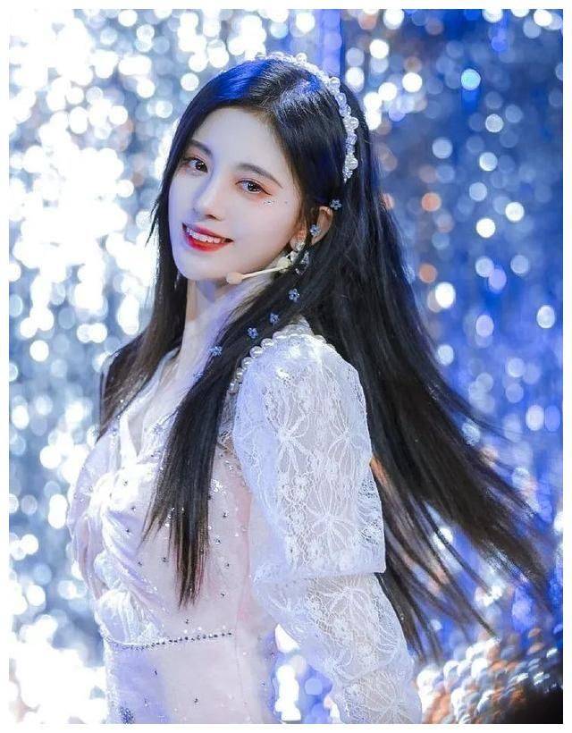 丝芭演艺管理有限公司已注册多枚"鞠婧祎"商标,国际分类包括广告销售