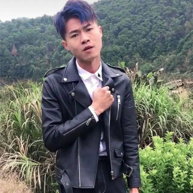 网红许华升官宣当爸!讲述与女友复合的全过程,吻孕肚照片曝光