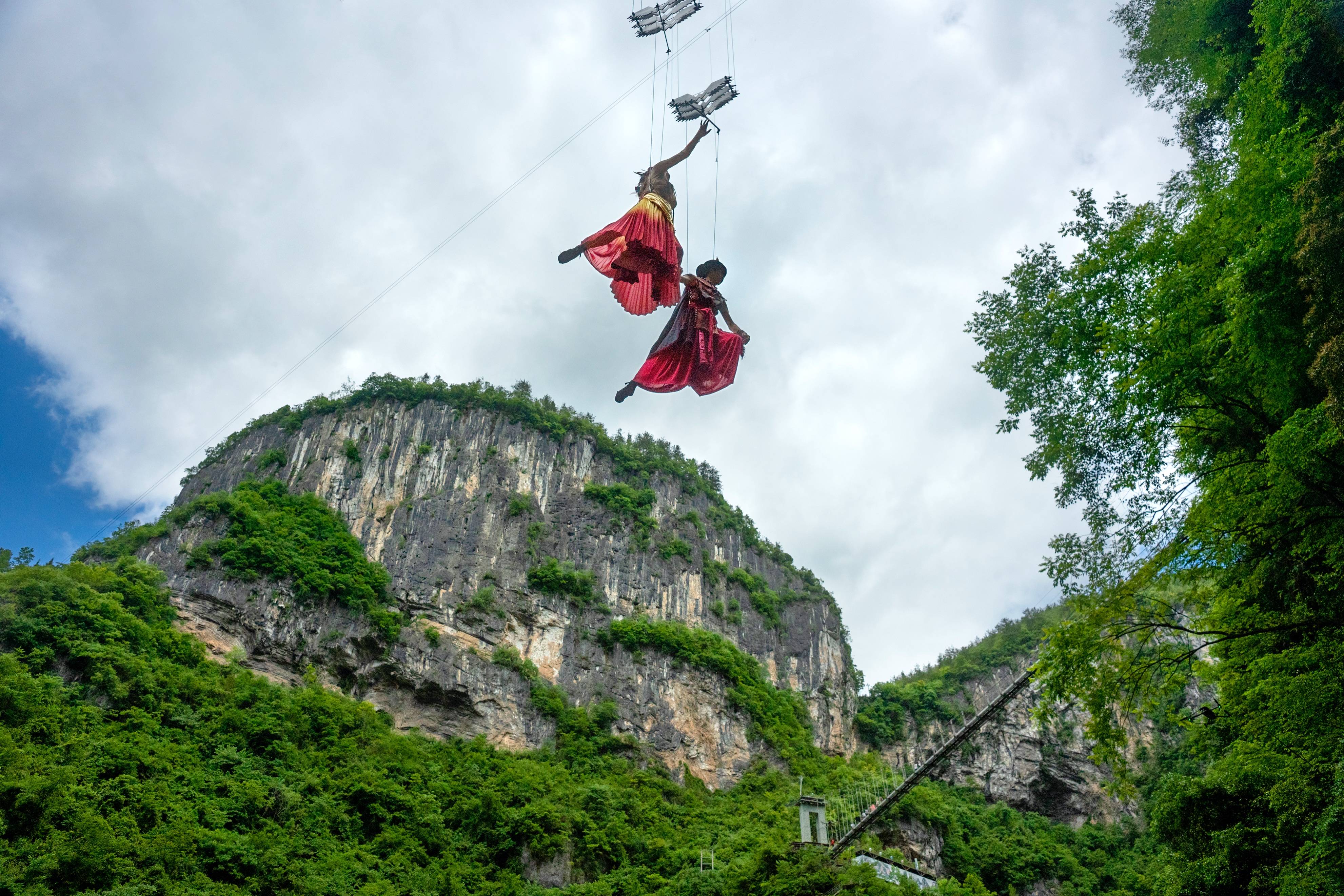 这座地处北纬30度的冷门小城,藏有神秘峡谷:巨凉快还没蚊子_地心_建始