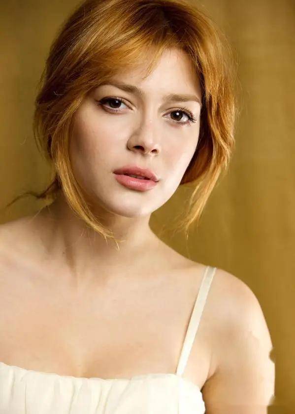 欧美女神埃莲娜萨汀惊艳亮相,性感写真曝光,这谁顶得住!