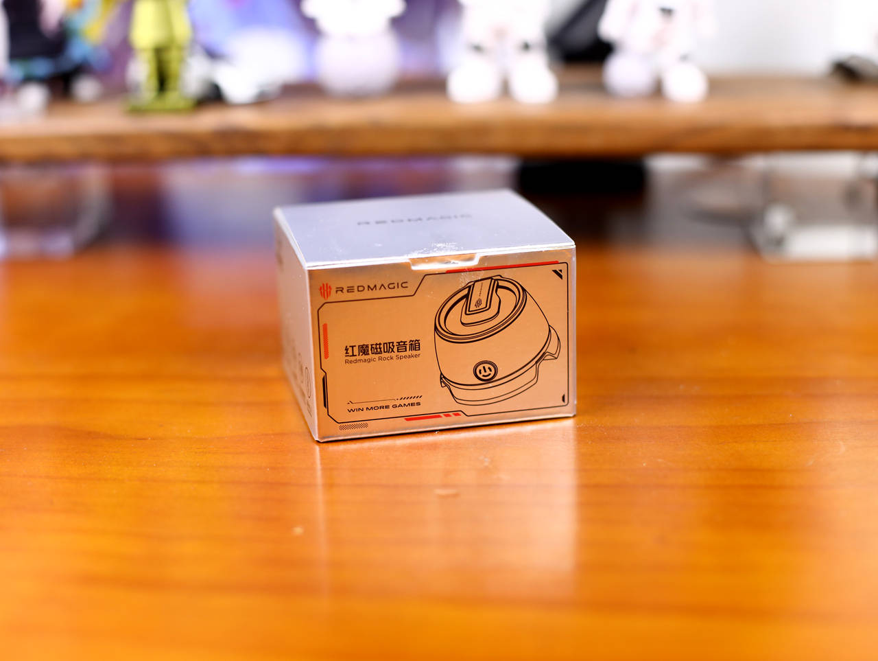 红魔磁吸音响：透明设计、RGB氛围灯加磁吸，红魔把小音响玩出花了