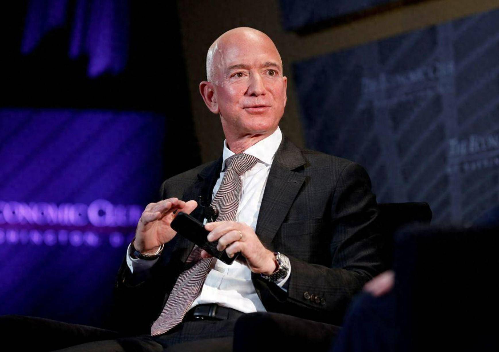 雷递网 乐天 7月12日亚马逊公司 (nasdaq:amzn) 创始人杰夫·贝索斯