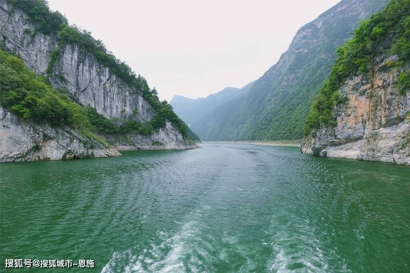 游玩清江蝴蝶崖,清江蝴蝶崖风景旅游区的主要景点有:红花淌石林,大