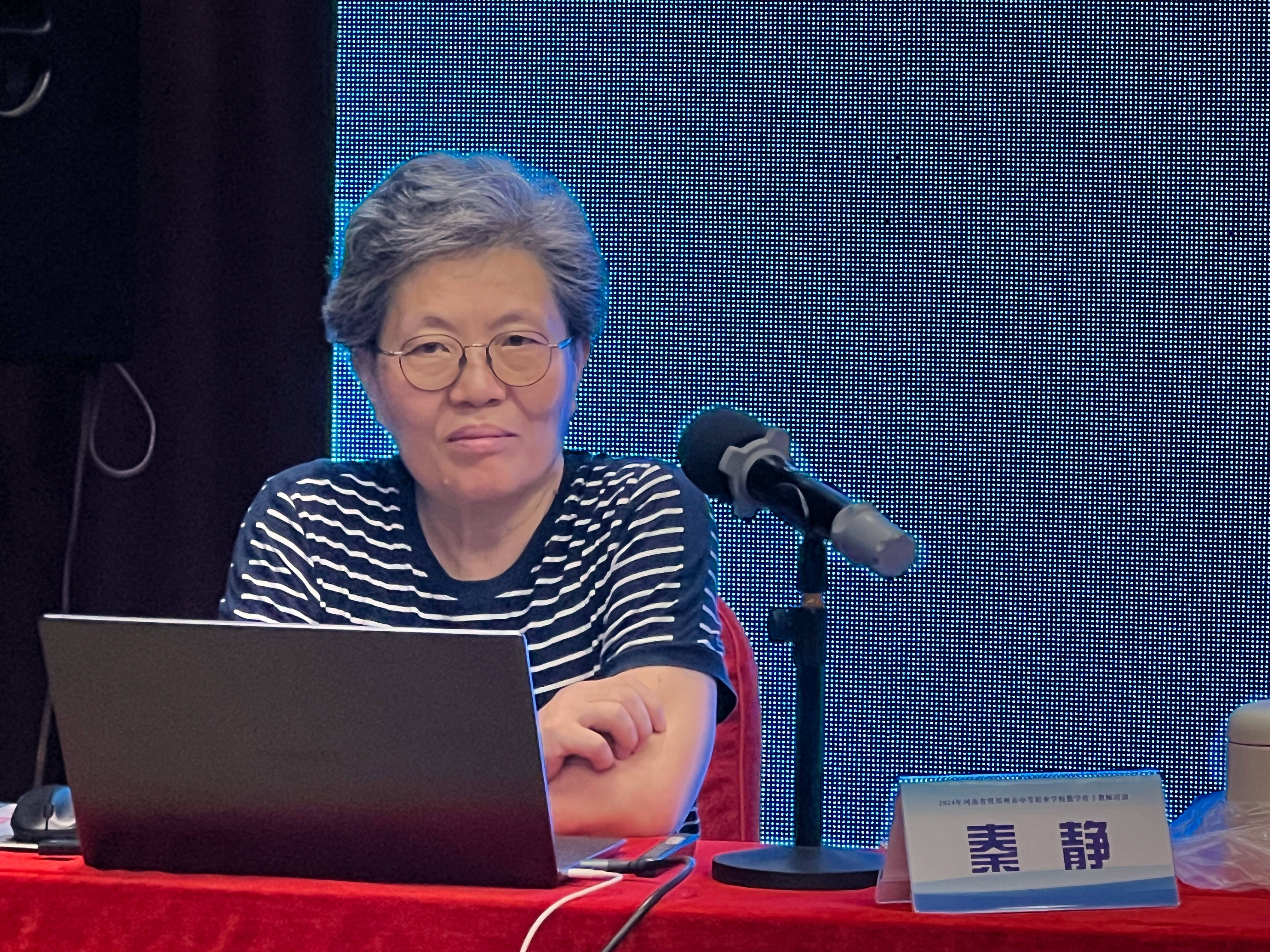 教学副校长张继波主持开班仪式学员代表李雨老师发言郑州市教育科学