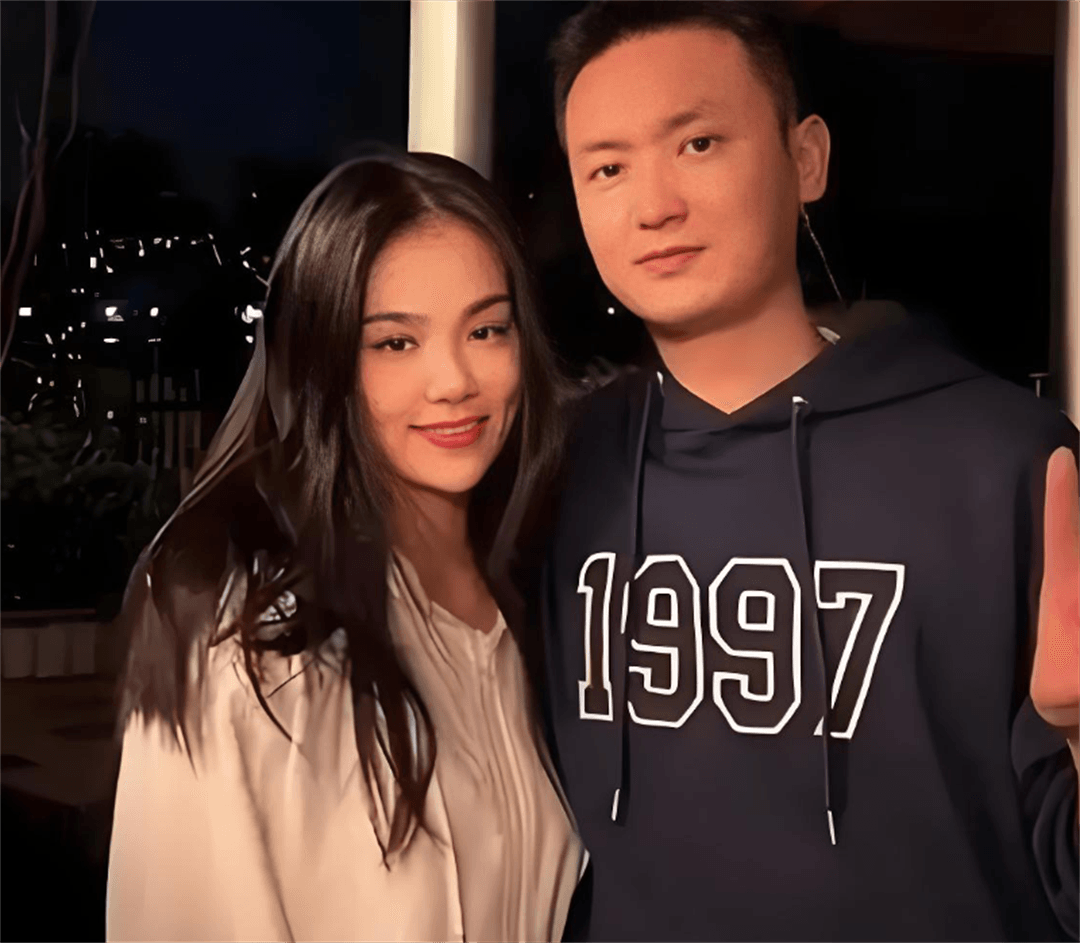 代氏集团代勇出手了!晒樊小慧母子下跪完整监控,舆论彻底反转!