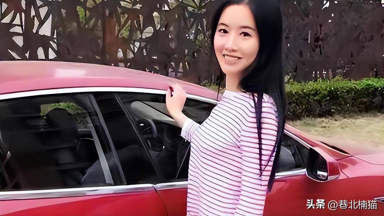 在两个人认识刚认识几天后,苏享茂就给翟欣欣买了一辆将近一百万的