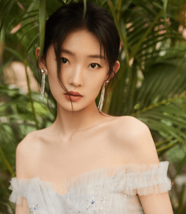 从最初的配角到如今的主角,从青春校园剧到社会现实题材,周依然的每一