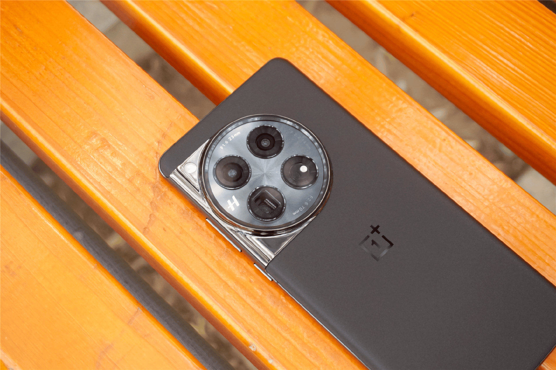 该系统包含了5000万像素索尼光喻lyt-808旗舰传感器,6400万像素超光影