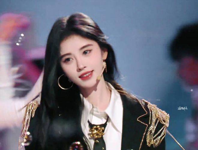 原创            鞠婧祎突破5w超like，内娱首位女明星-女明星鞠婧祎人气排名