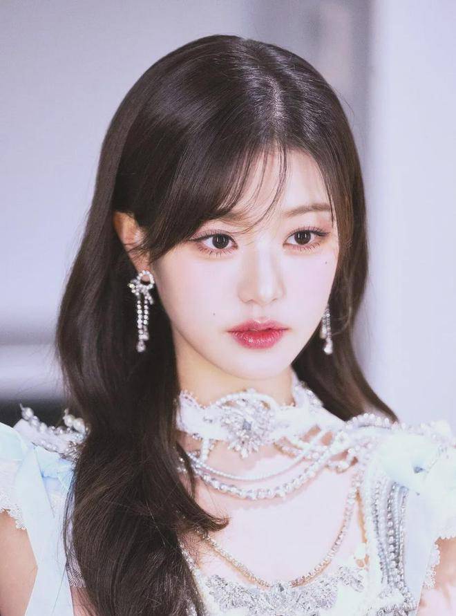 7月12日,一篇题为《dispatch刚刚发布的张元英近照》的帖子迅速疯传