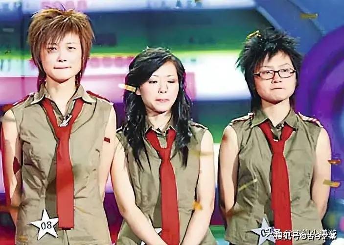 这4位女明星,个个"靠认爹上位"_周笔畅_张含韵_张国立