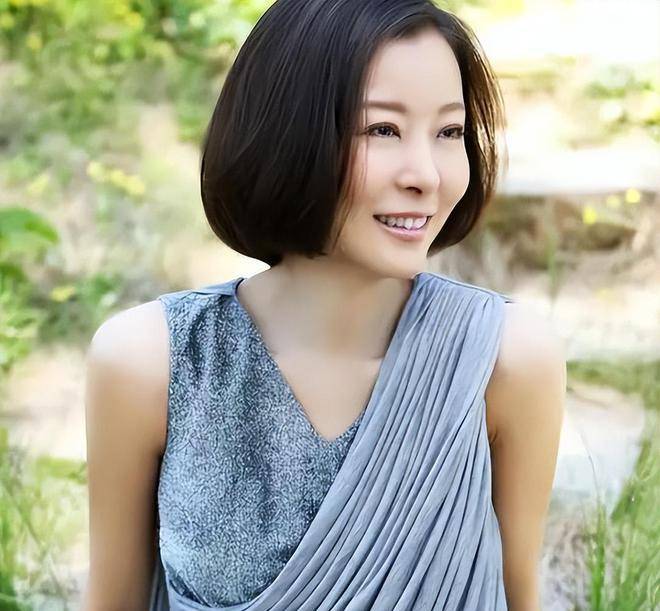 18岁开始男人不断,年近半百仍玩转爱情,"人间尤物"柯蓝现形记