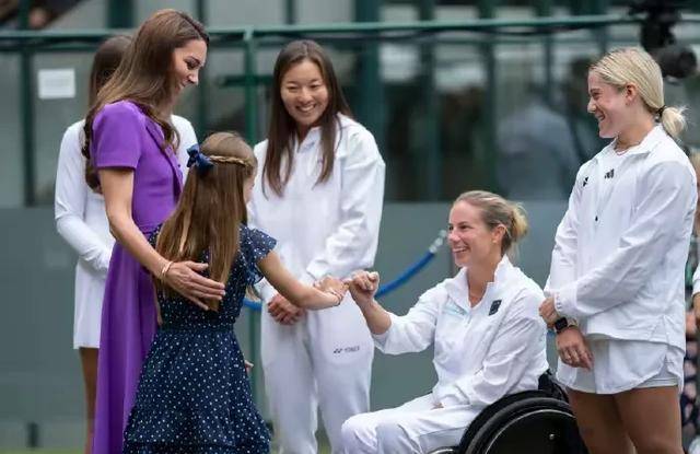 现场和华裔美女聊超开心_那英_公主_夏洛特