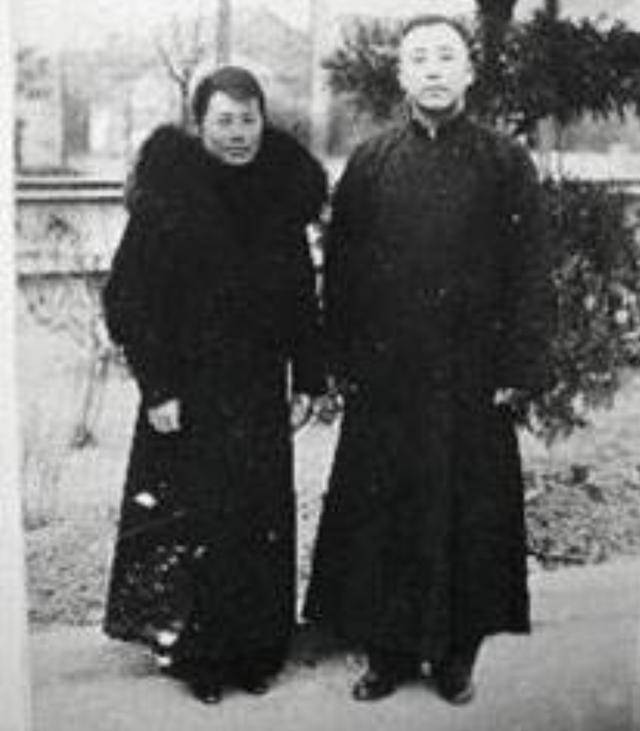 他十分敬慕朱韵珩的学识和谈吐,当即道歉,表示立即另找住处,尽快撤离