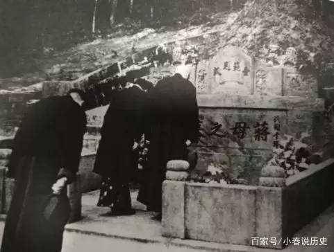 1947年清明蒋介石回乡扫墓,绕坟一周,去又复还,这是为何?