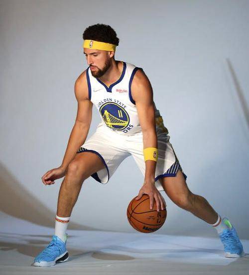 克莱·汤普森遭遇"亚洲速度"挑战,媒体风波再起!