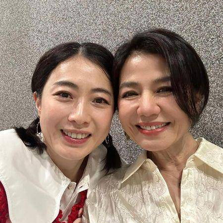 钟楚红64岁样貌曝光 好友晒「无滤镜自拍」泄真实肤况