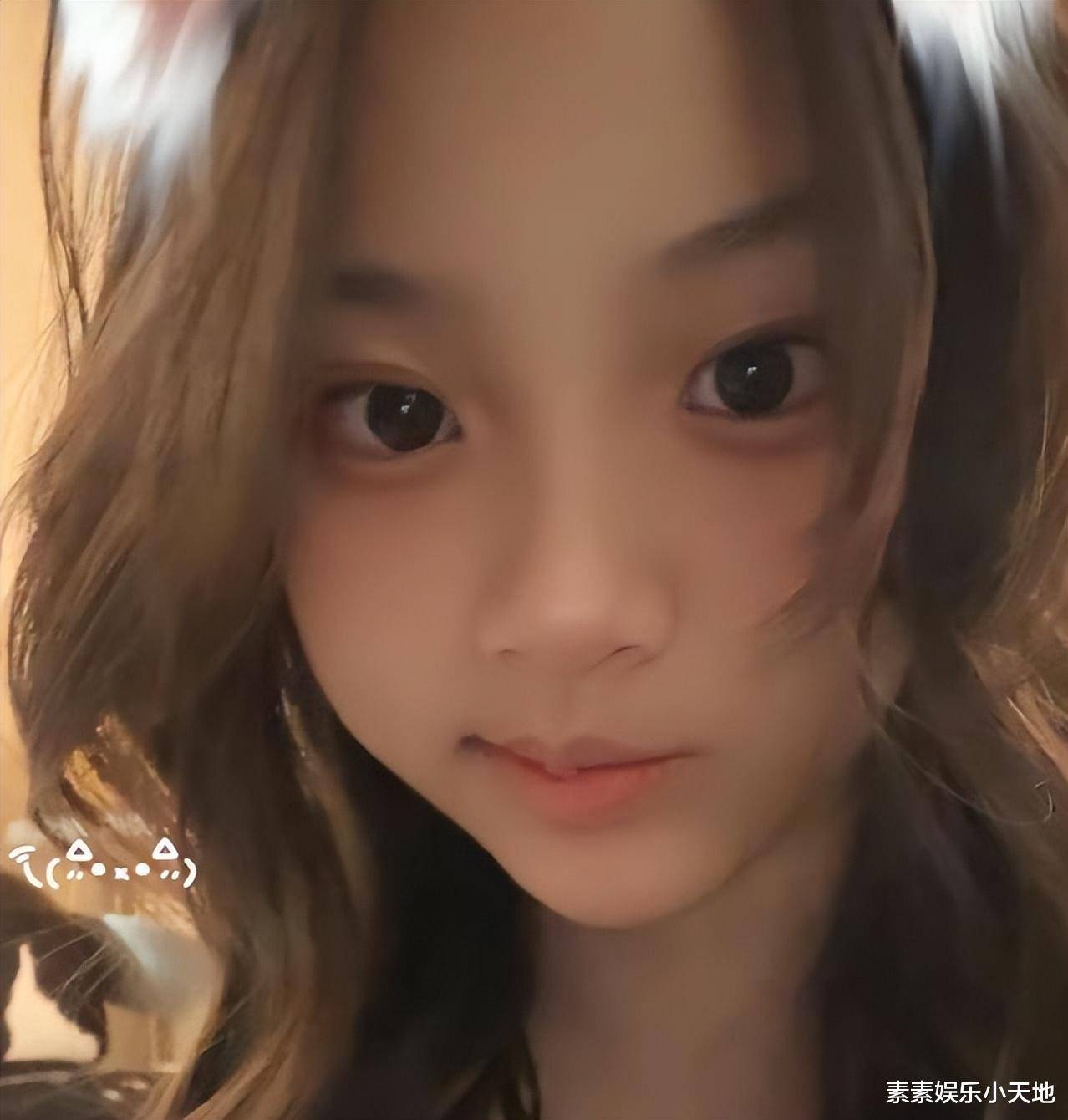 甜馨和吴尊女儿互夸,小姐妹互动,13岁的neinei高挑又漂亮