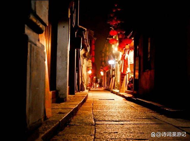 那人却在,灯火阑珊处,"阑珊"作什么讲,你知道吗?别再用错了