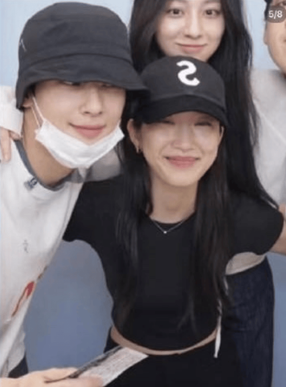 《女神降临》的男女主角文佳煐和车银优又同框合照了!