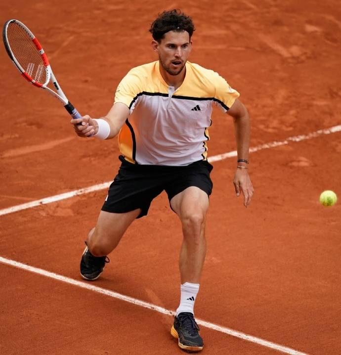 张之臻重回top35,郑钦文不降反升,纳豆首秀赢球,蒂姆一轮游_球员_名将