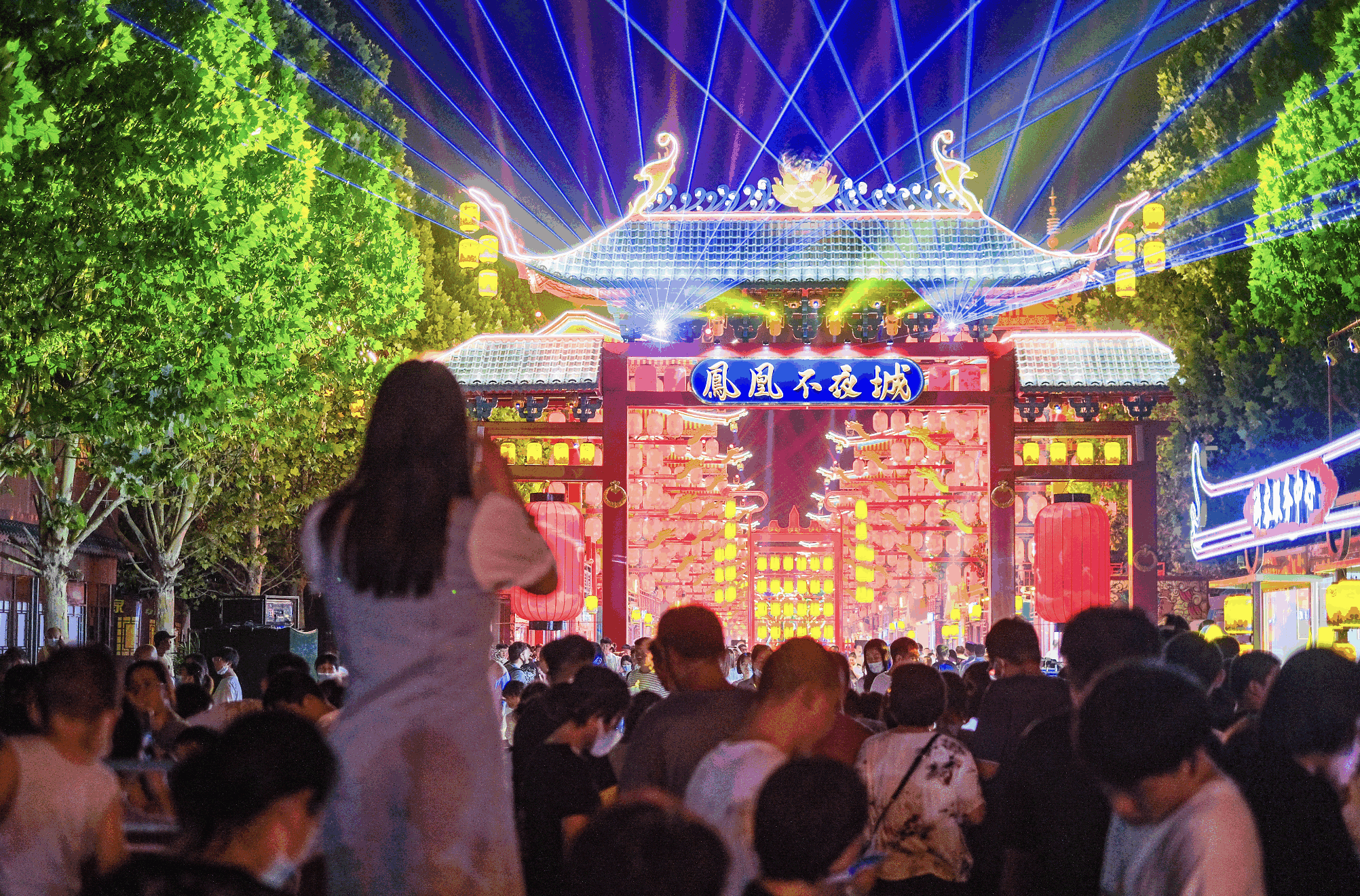 凤凰不夜城,位于河北省石家庄市高邑县.