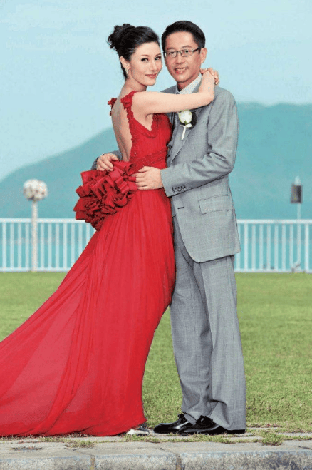 原创            每月200万不够花？李嘉欣夫妇亏本卖房，昔日过亿豪宅只卖6000万-李嘉欣挑衅