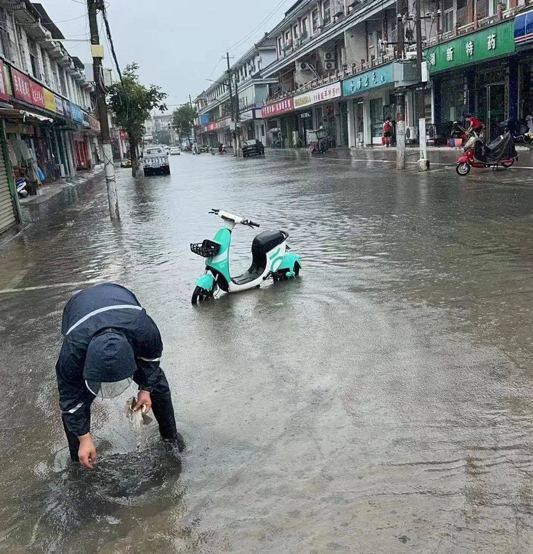 河南周口暴雨图片