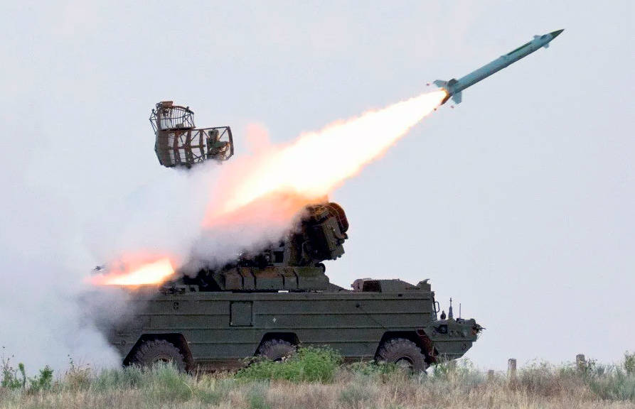 "黄蜂-m"防空导弹系统火箭的推进装置由 ОКБ-81 设计,舰载发射装置