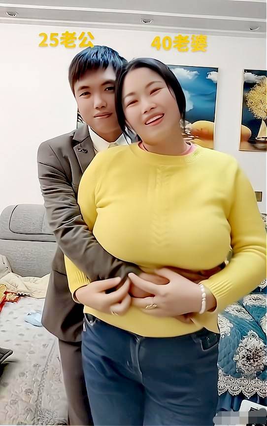 新郎是一名年仅25岁的年轻小伙,而新娘则是一名40岁的中年妇女