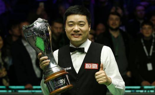 丁俊晖的台球生涯不仅包括多次夺得台球排名赛冠军,还包括两次ptc分站