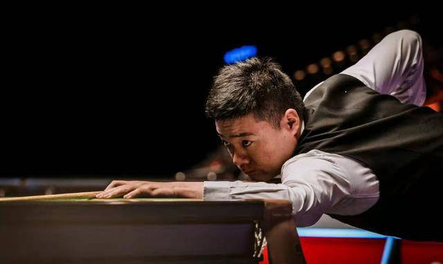 业余球员曹金也表现出色,他在首轮以6-2的比分击败了排名赛22冠王塞尔