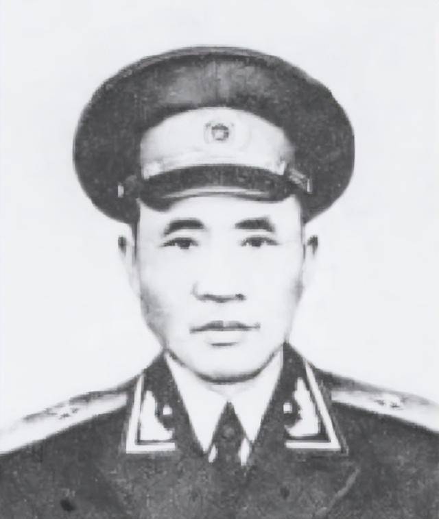 1949年,保密局派女特务暗杀傅作义,女特务却莫名死在家中大床上