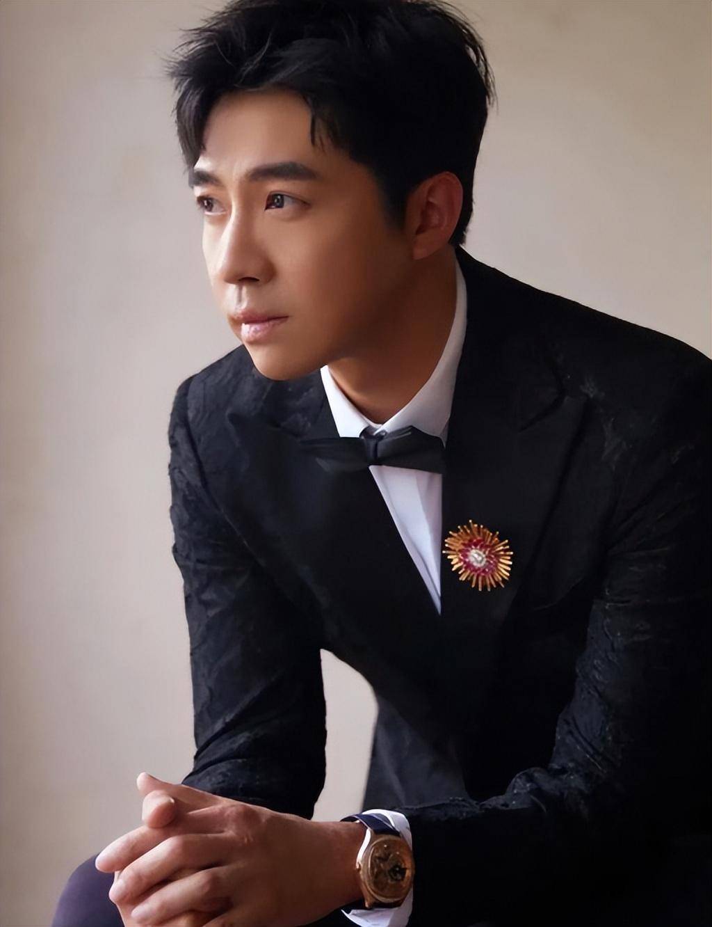 俞灏明朋友圈官宣恋情!女方疑似为演员王x晨,网友纷纷祝福