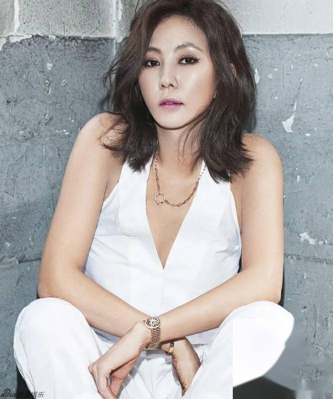 范儿十足!31岁的金南珠,写真曝光,美艳绝伦,这谁顶得住!