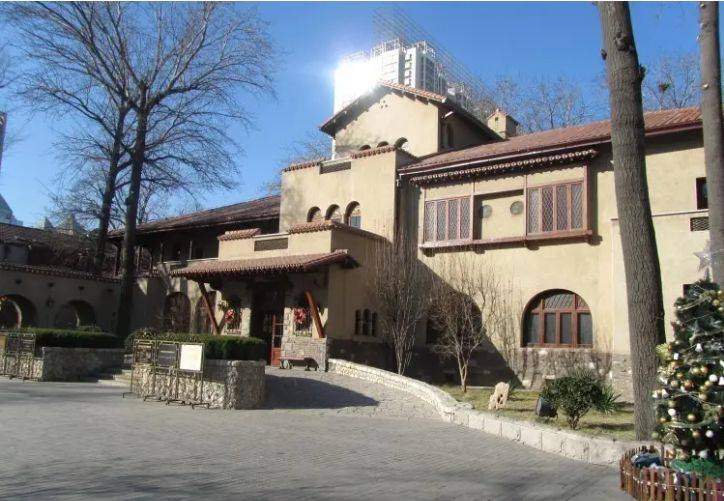 以下是对静园旅游的详细介绍: /p> h1>一,历史背景 /h1> img src="