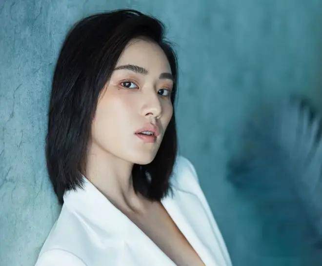 33岁洪爽,这尤物身材真的绝!迷人写真曝光,让人欲罢不能!