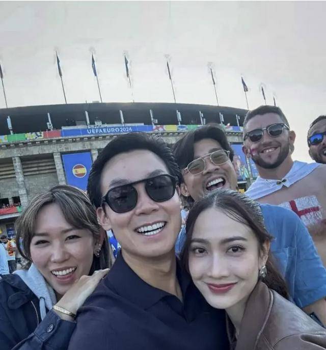 泰国视后道妹taew与未婚夫富商pranai欧洲旅游中,两人看起来好甜