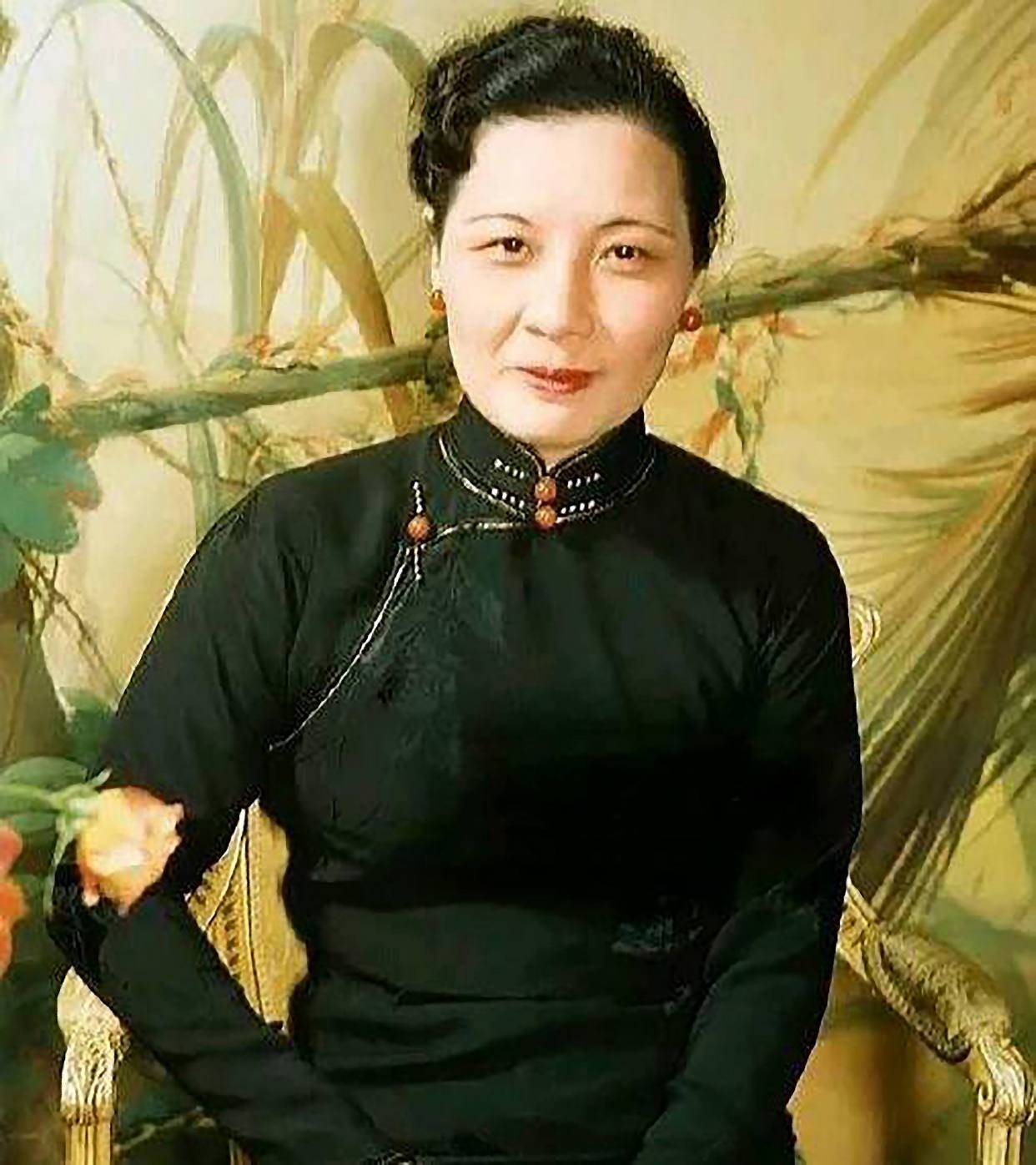 早在1922年的上海,在宋美龄的哥哥宋子文举办的晚宴上,蒋介石就结识了