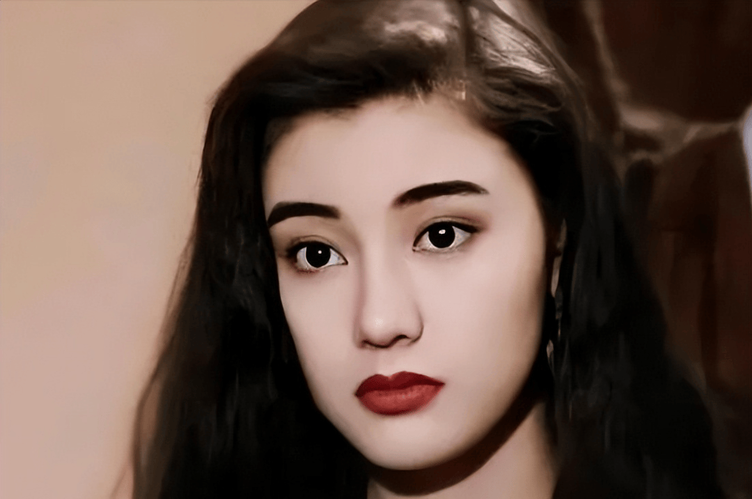 豪门阔太"李嘉欣"高调庆生!穿polo衫 牛仔裤,54岁美出新高度