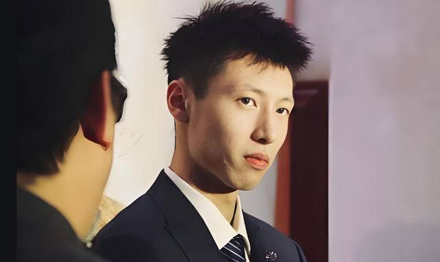 但实际情况显示,赵岩昊近期一直在美国进行个人训练,与广厦队已恢复的