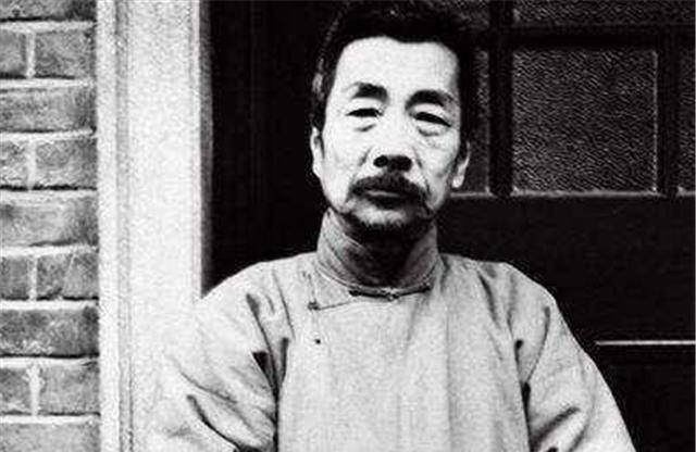 一个是民族脊梁,一个是过街老鼠,鲁迅与公知之间,隔着一个中国
