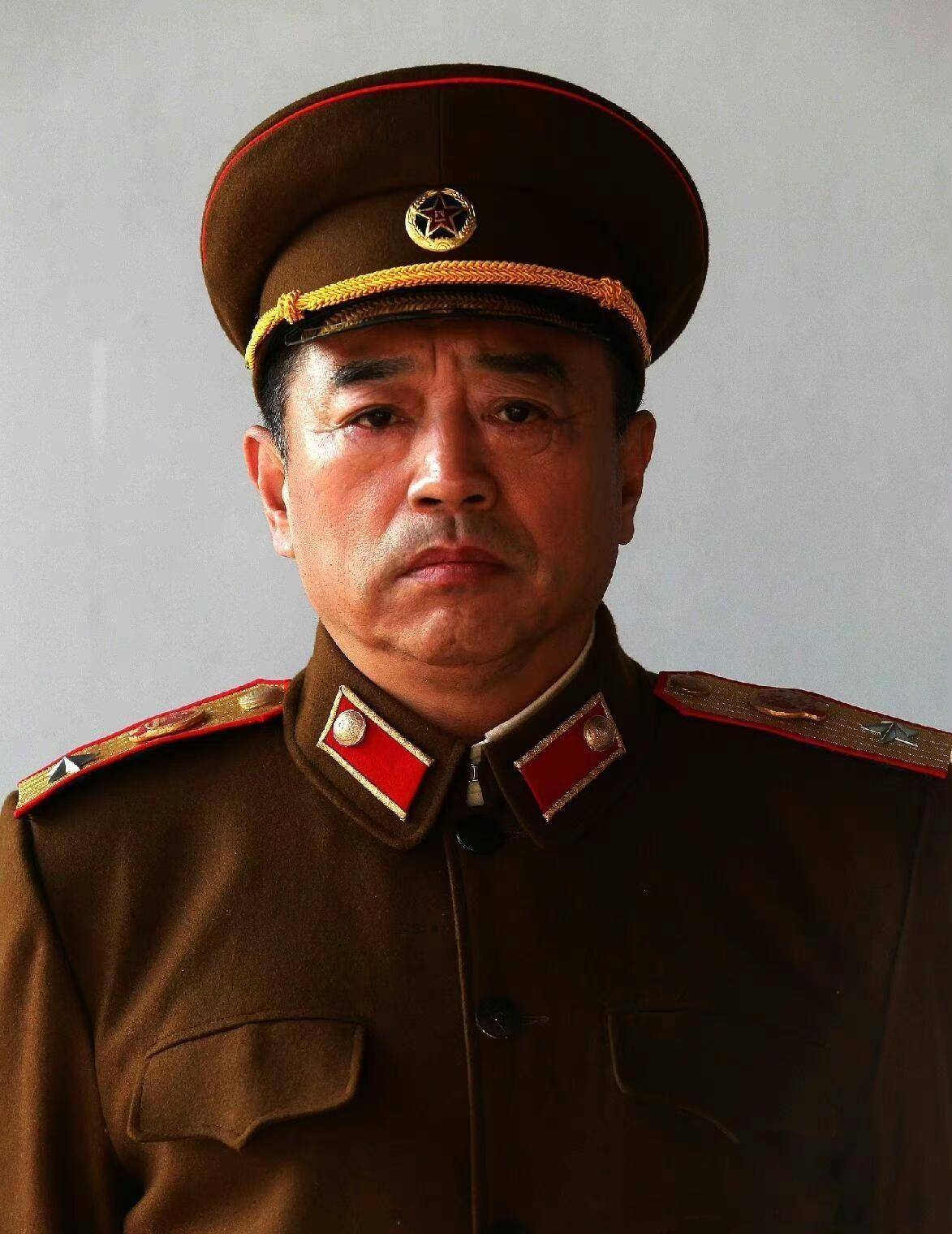 虽然他长相没宗利群像,但那气场绝对是彭德怀本德怀!