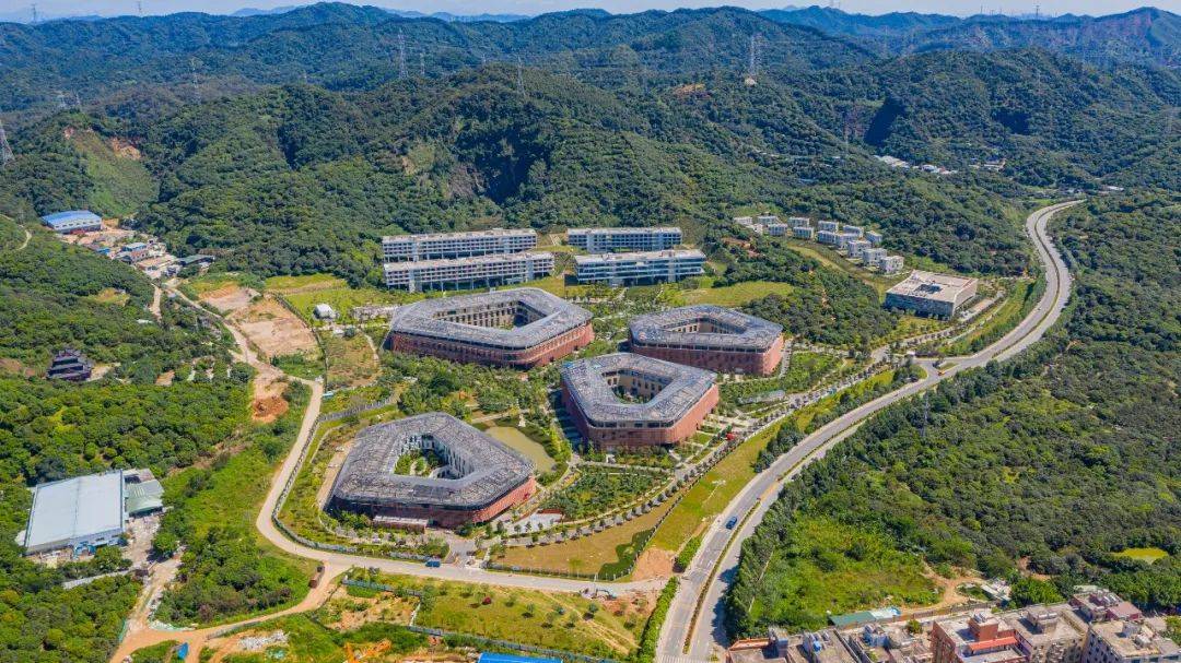主流媒体走进东莞松山湖科学城,探寻发展新质生产力新实践