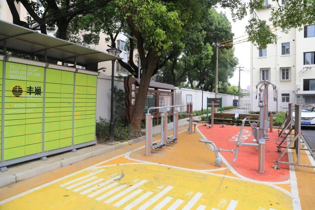而且小区很多基础功能设施已经无法满足居民对幸福生活的要求,外立面