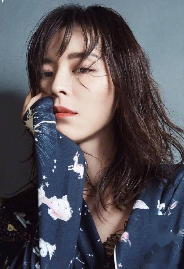 44岁张静初,性感写真曝光,女神范儿十足!