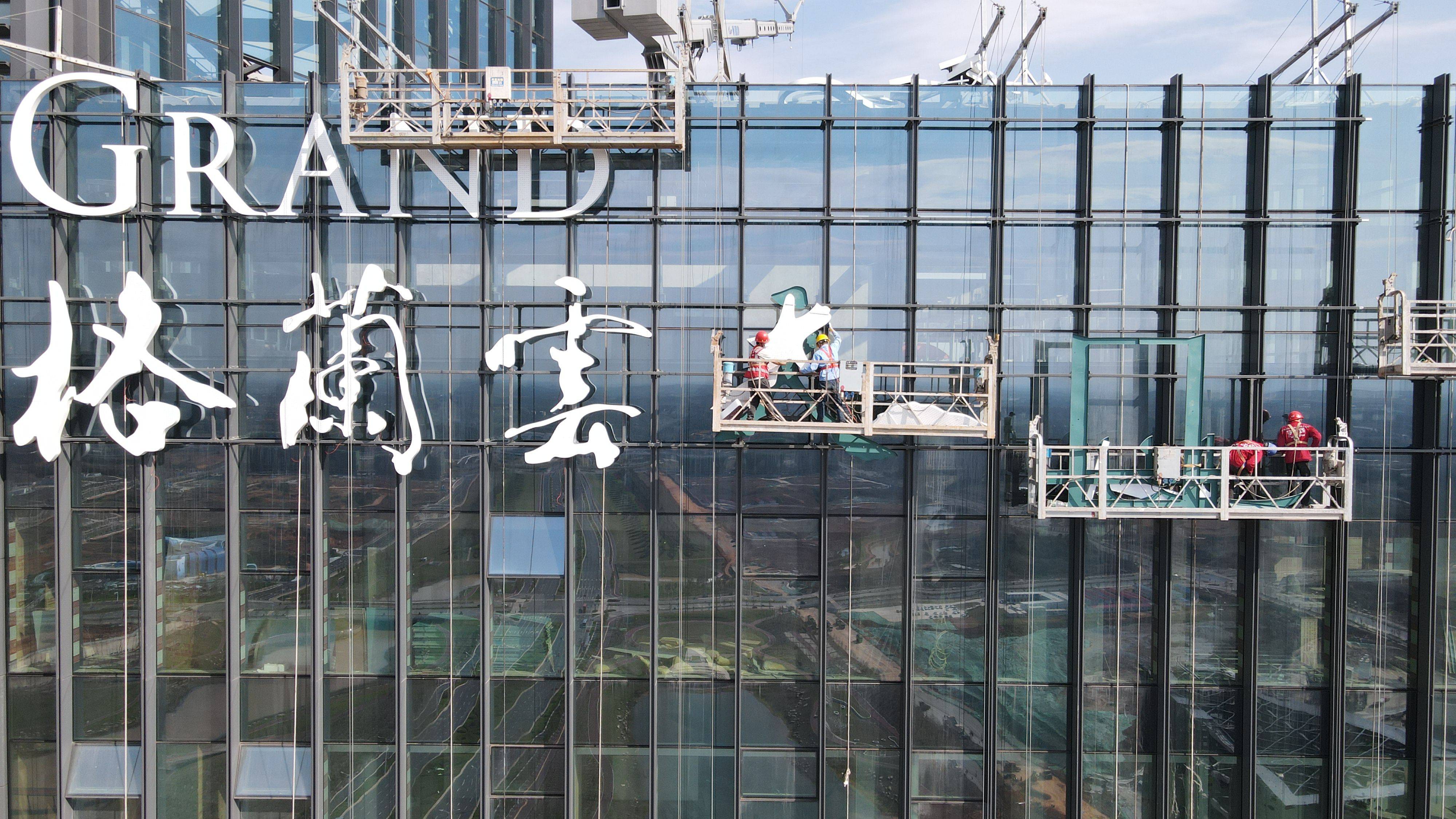 字工场分享:拆旧换新高空楼顶发光字有何风险?