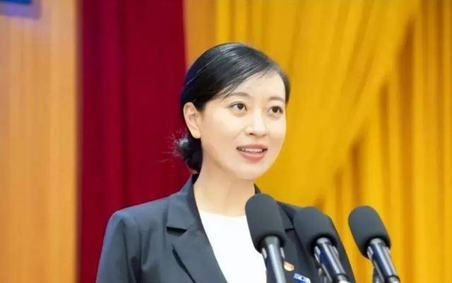 张琪:全国最年轻的美女县长,清华女博士,34岁成为县长