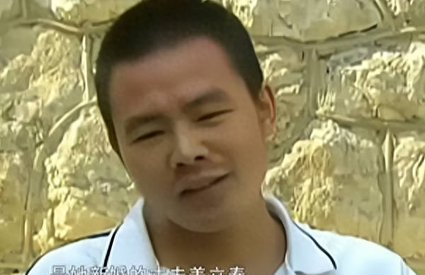 主治医生孙建新告诉警察,张金凤的伤口更像是人为造成的,因为人的头骨