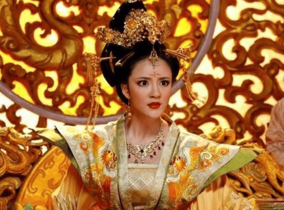 韦皇后骄奢淫逸,干政专权,甚至当着李显的面与宠臣武三思私通.